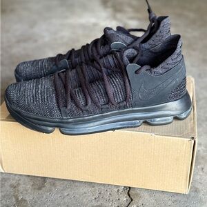 Nike Men's All-Black Athletic Shoes